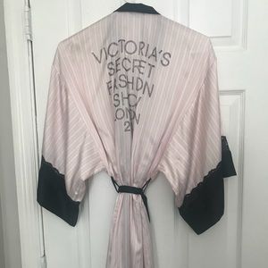 2014 Victoria’s Secret silk robe!